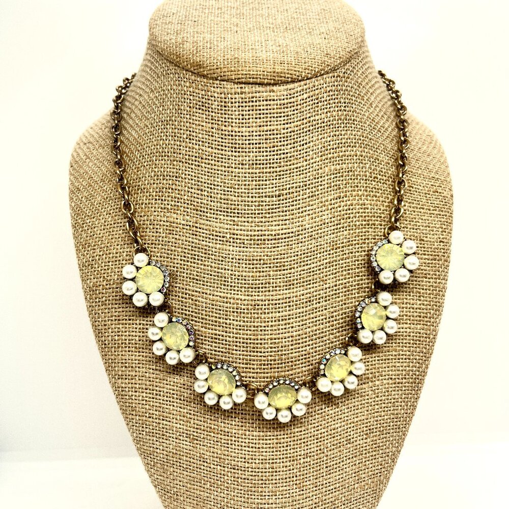 DAINTY STATEMENT AB COATED YELLOW RHINESTONE GOLD TONE NECKLACE PEARLS FLOWERS